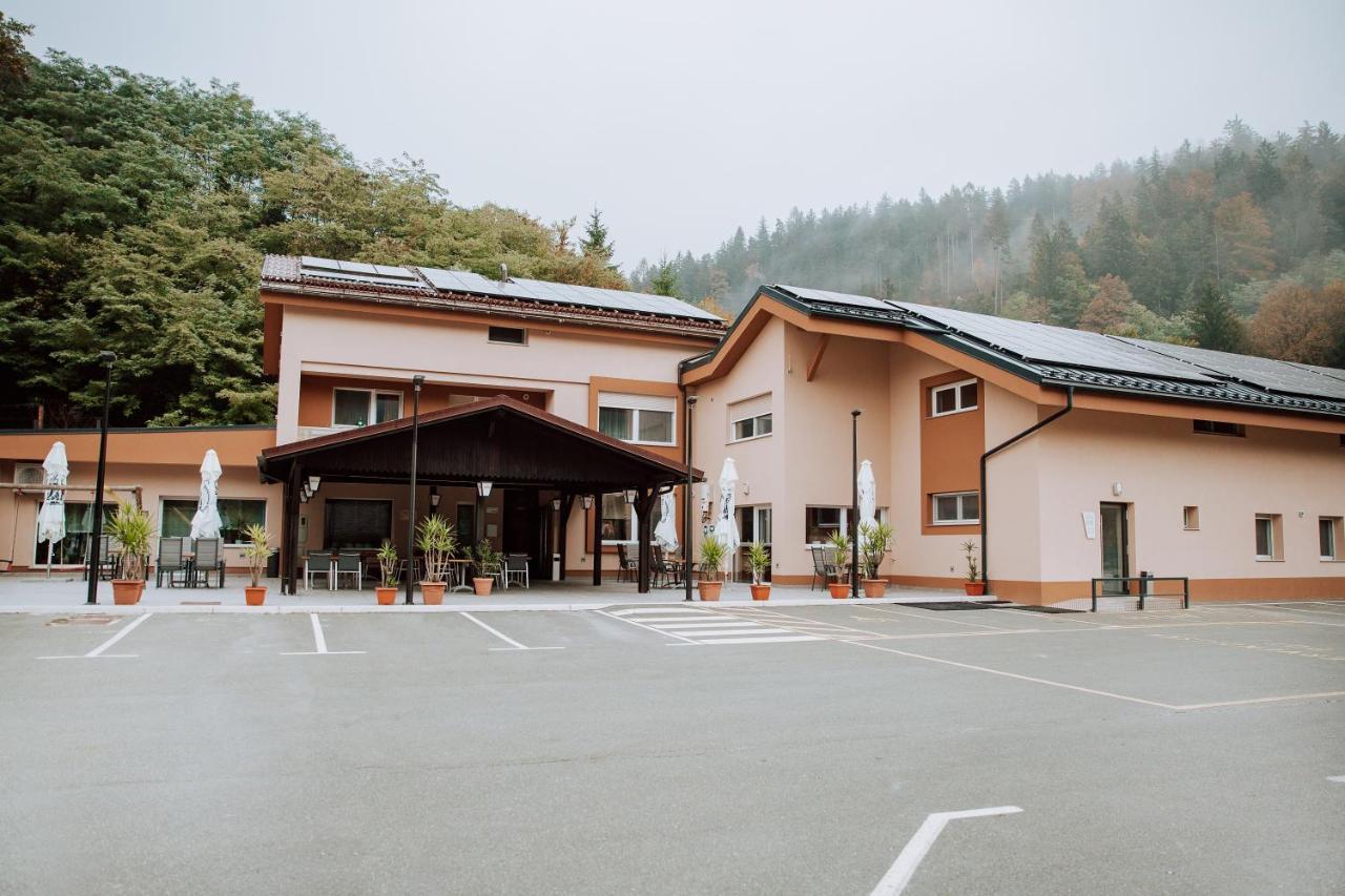 Hotel Gostisce Krivograd Prevalje Exterior foto