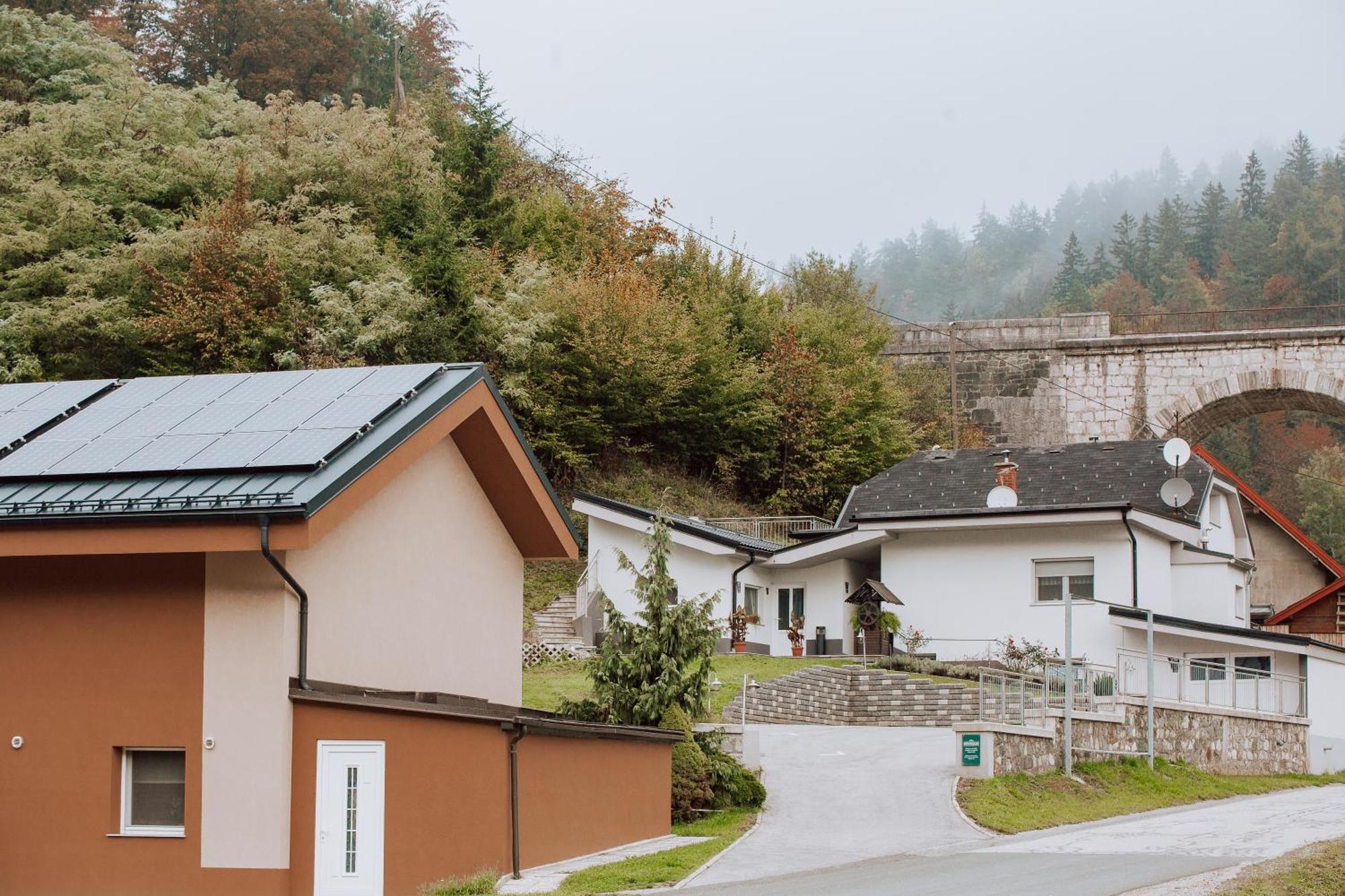 Hotel Gostisce Krivograd Prevalje Exterior foto